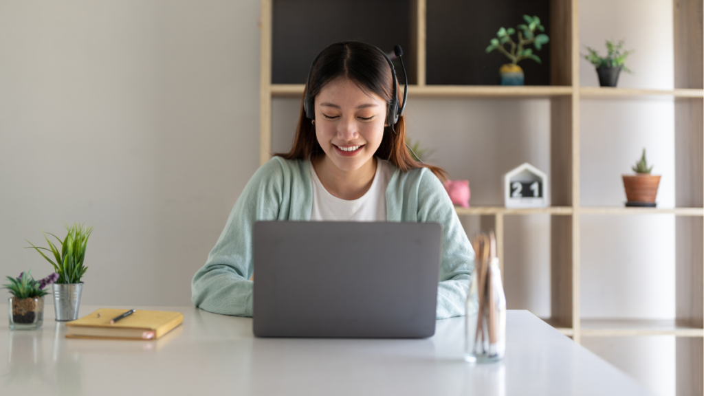 woman-in-online
